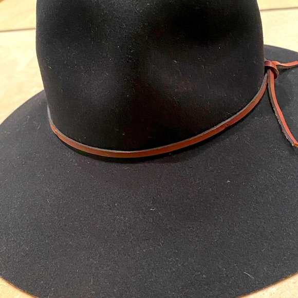 Hat - Picture 1 of 2